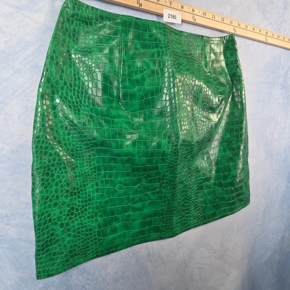 PrettyLittleThing Green Faux Crocodile Embossed Mini Skirt Womens Sz4 High‎ Rise